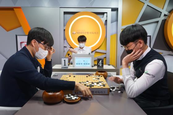 '양신 대결' 승리한 신진서, 응씨배 출격 '이상 무'